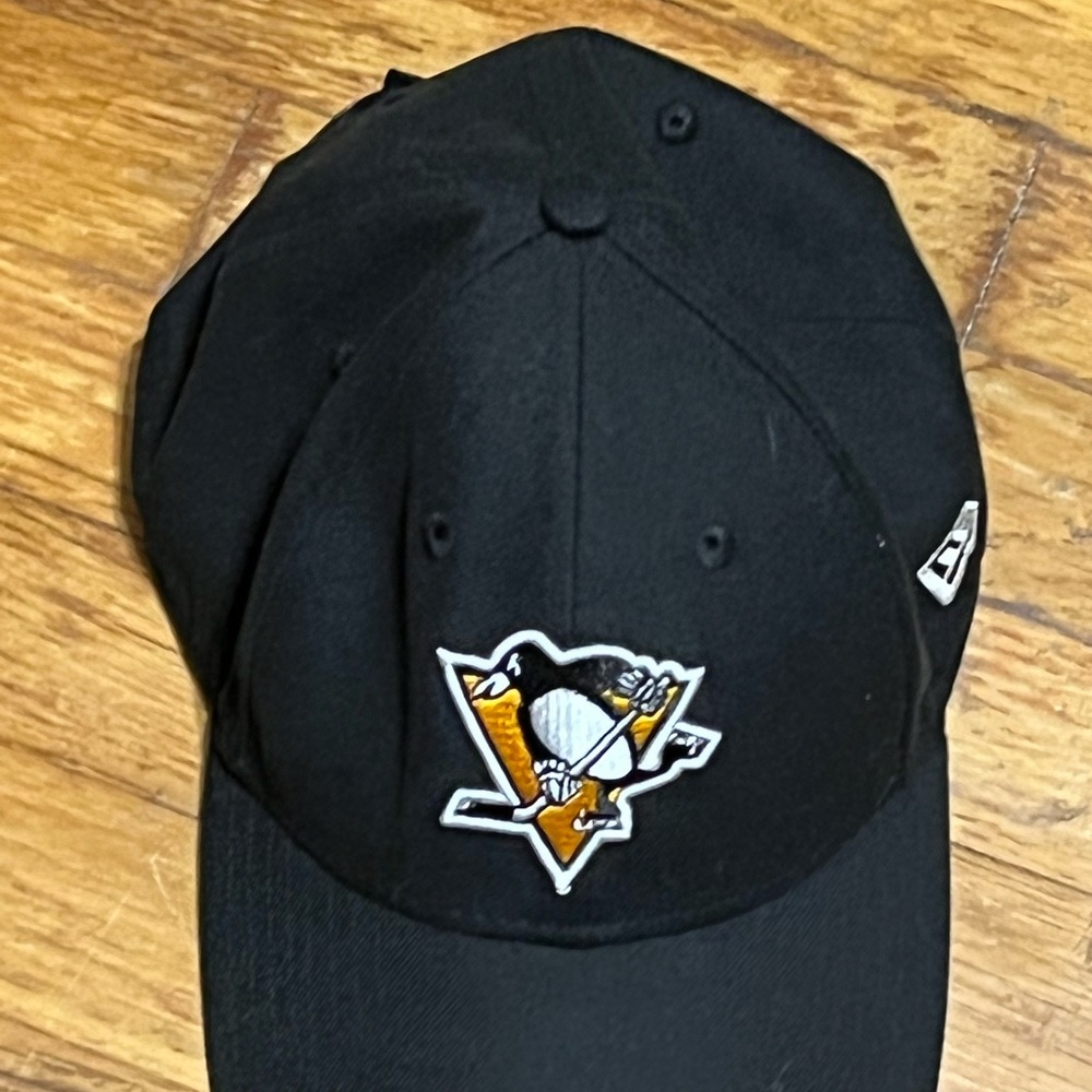 NHL penguins cap black with mascot emblem - Picture 8 of 8